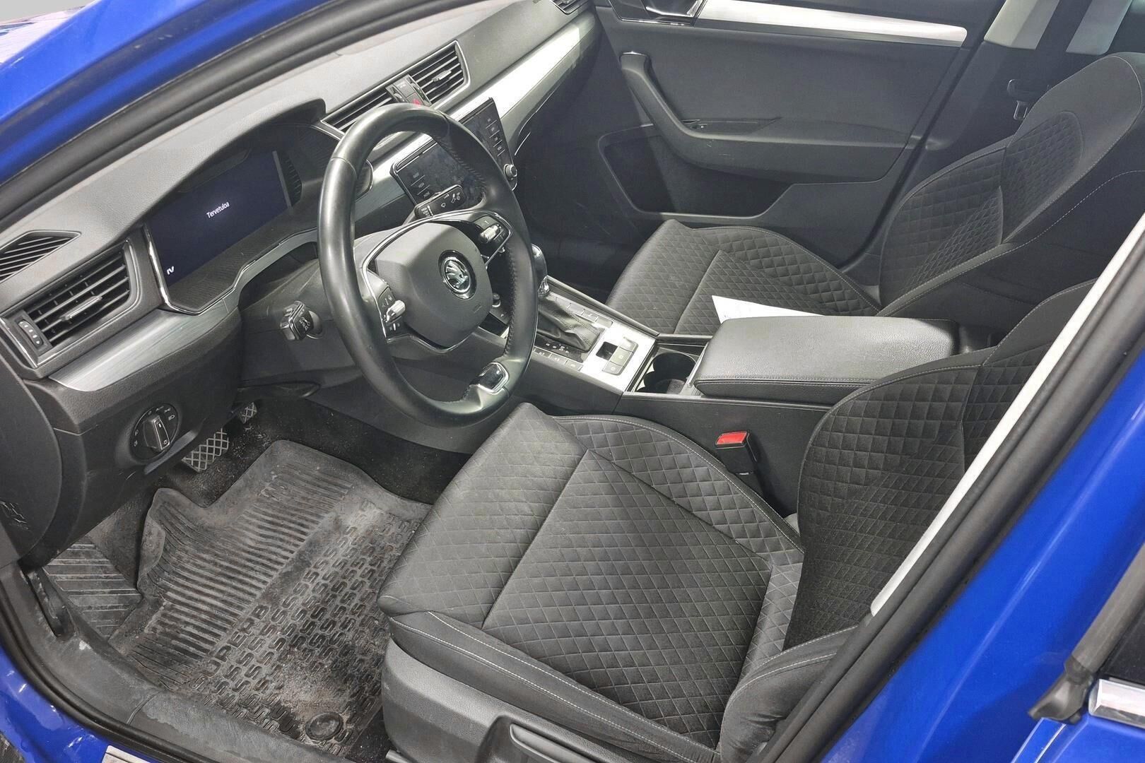 Skoda Superb iso kuva 2