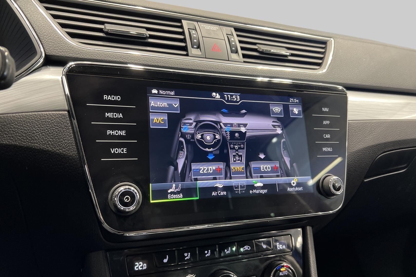 Skoda Superb iso kuva 19