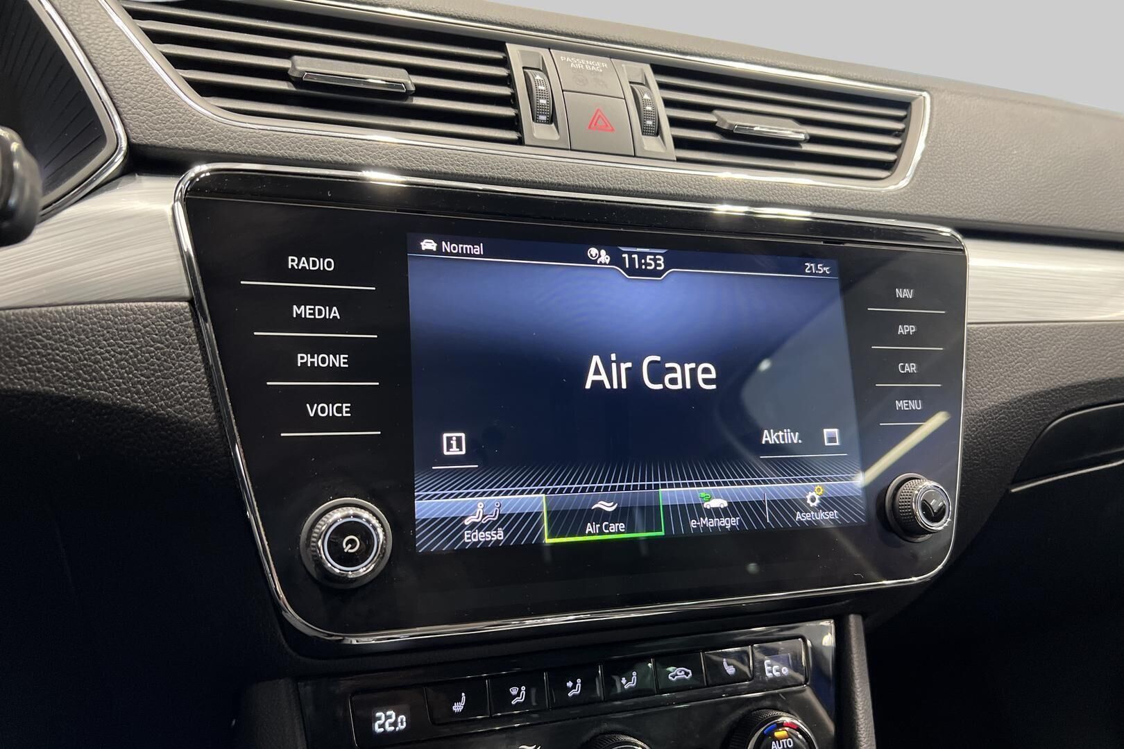 Skoda Superb iso kuva 33