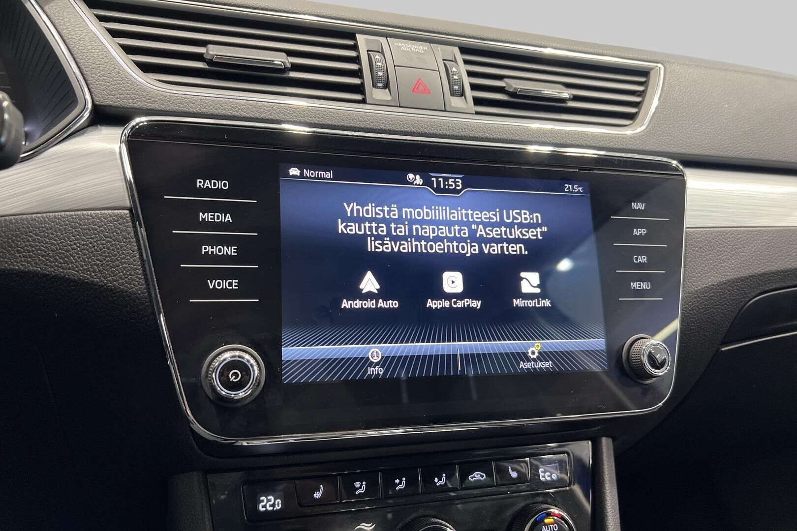 Skoda Superb iso kuva 20