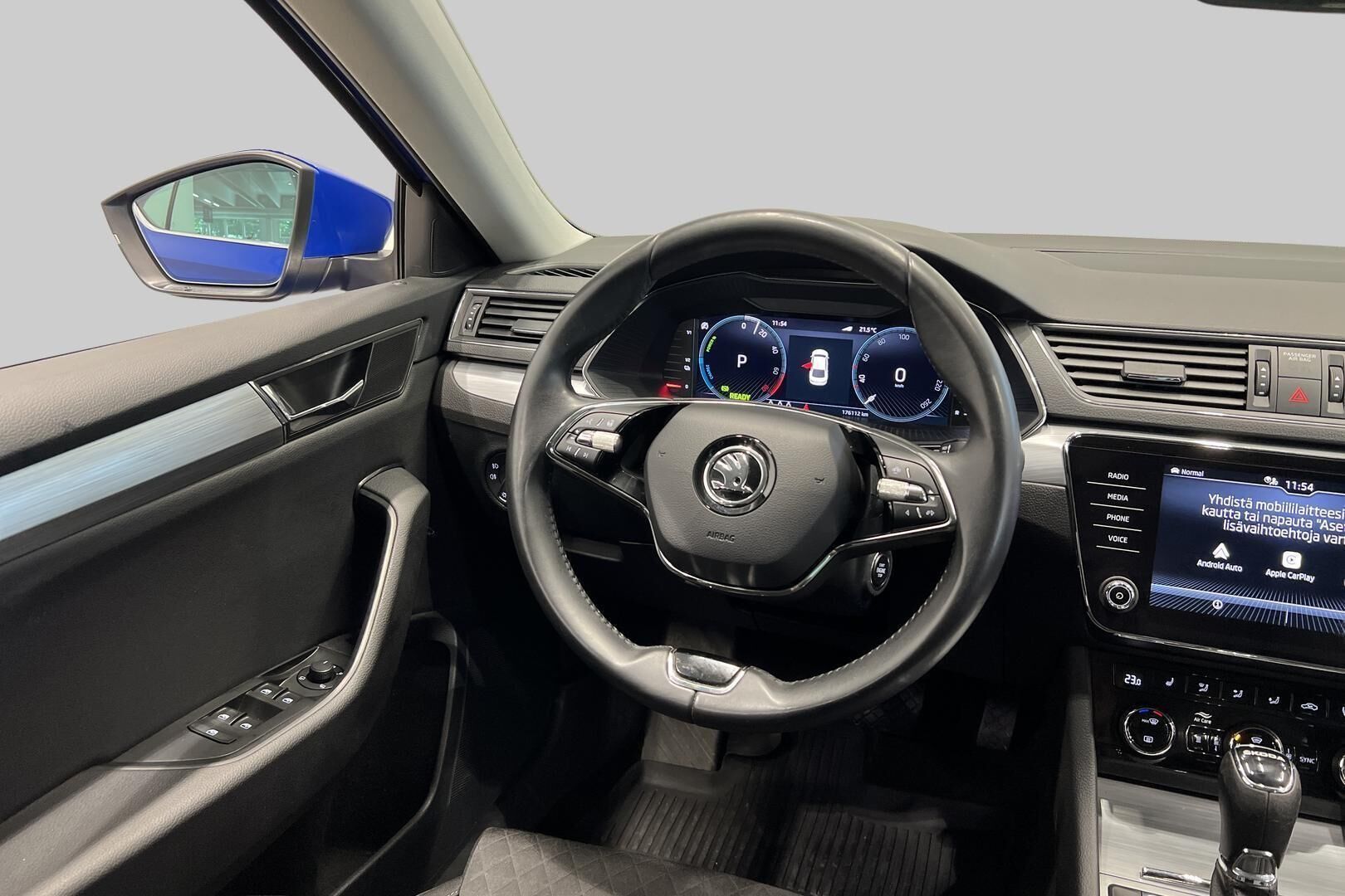 Skoda Superb iso kuva 35