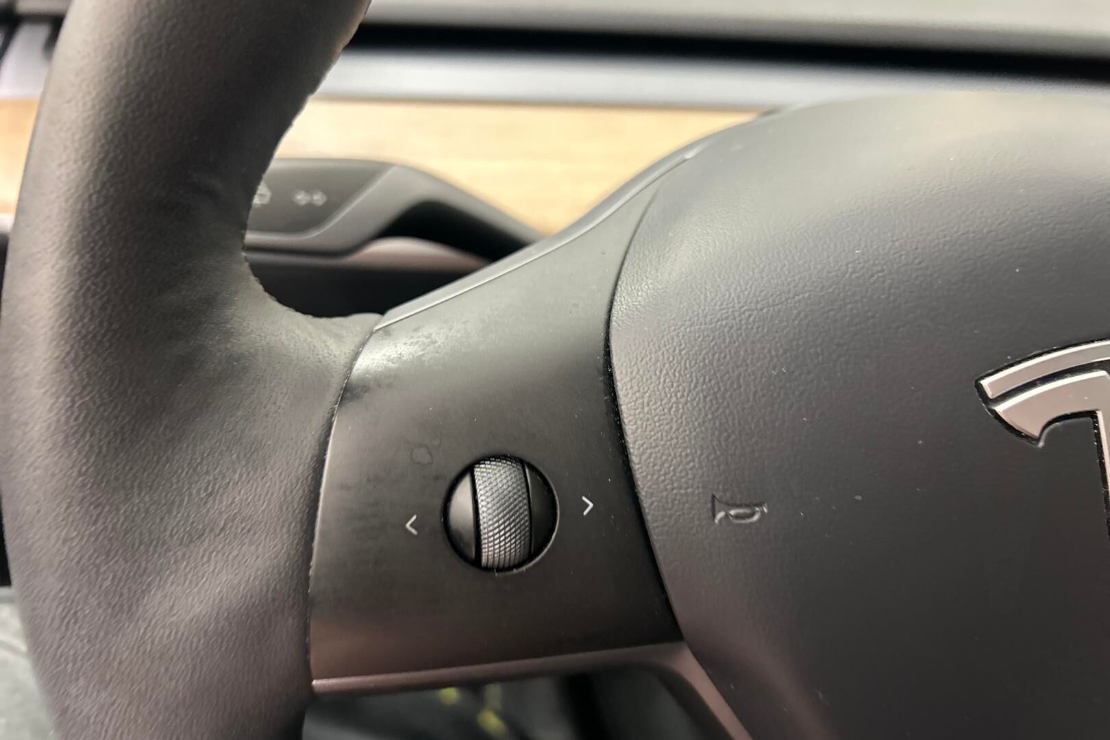 Tesla Model 3 iso kuva 12