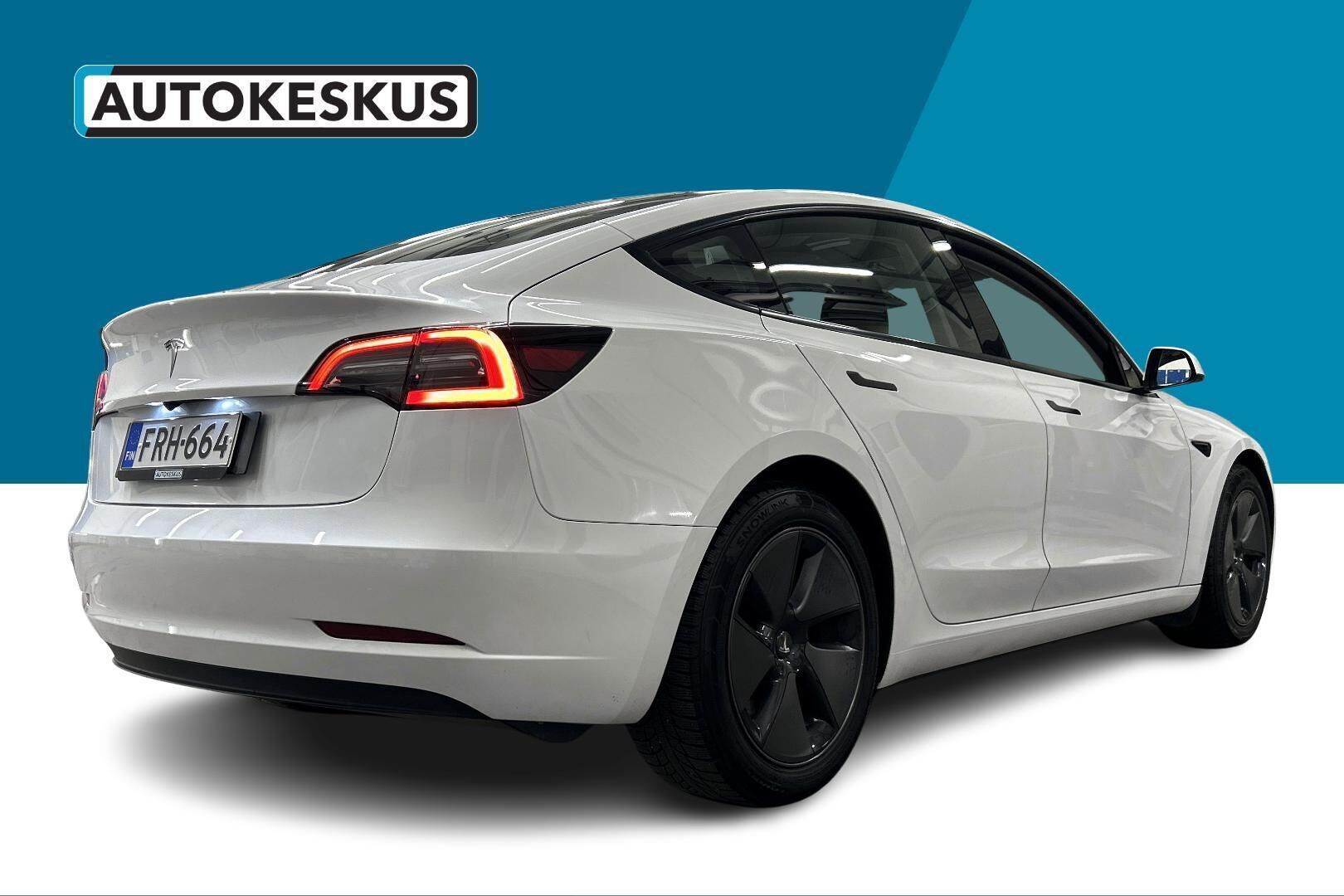 Tesla Model 3 iso kuva 4