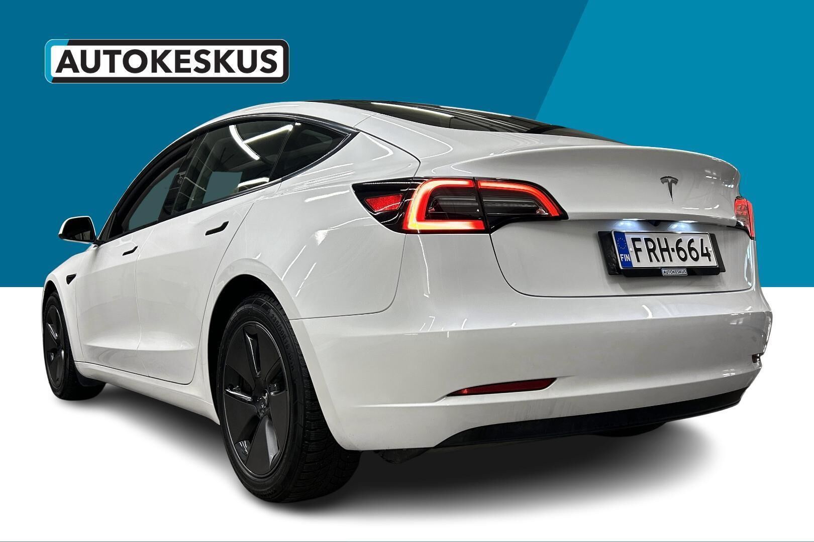 Tesla Model 3 iso kuva 18
