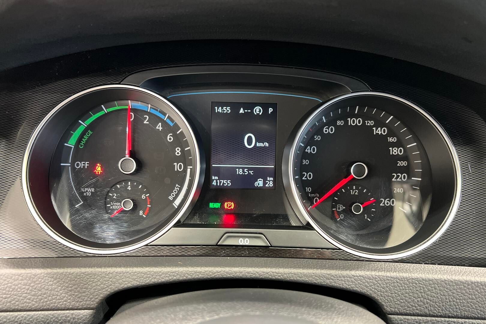 Volkswagen Golf iso kuva 14