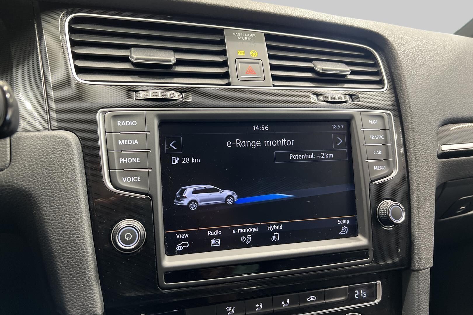 Volkswagen Golf iso kuva 17