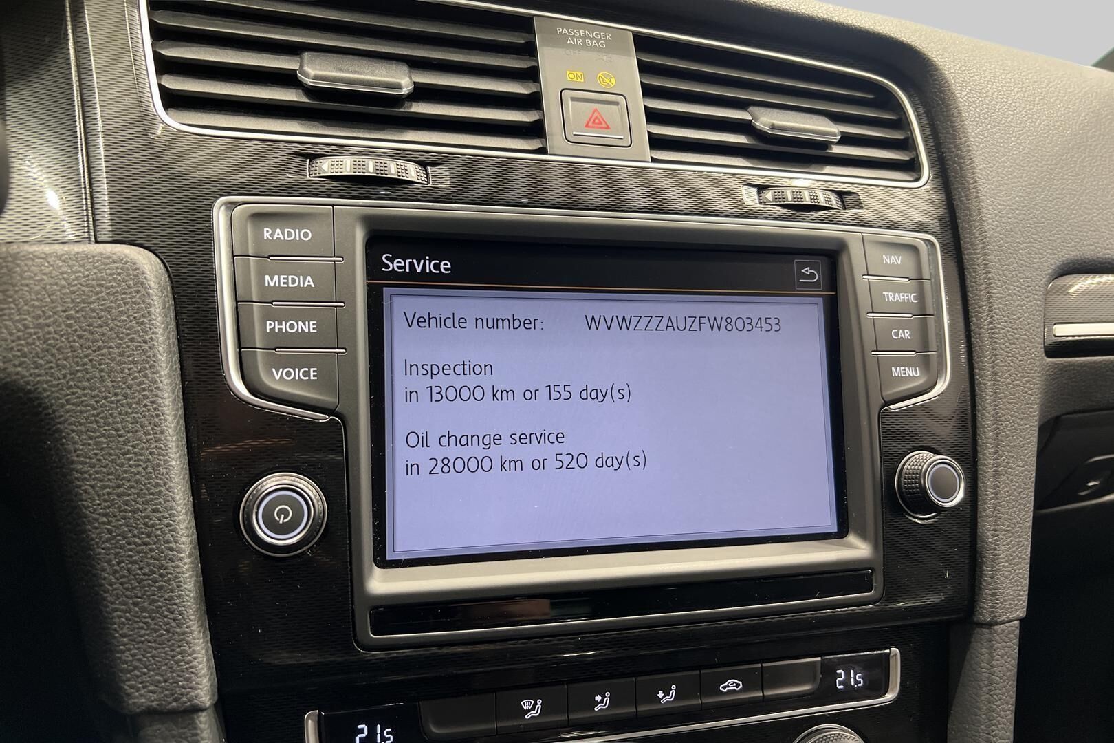 Volkswagen Golf iso kuva 18