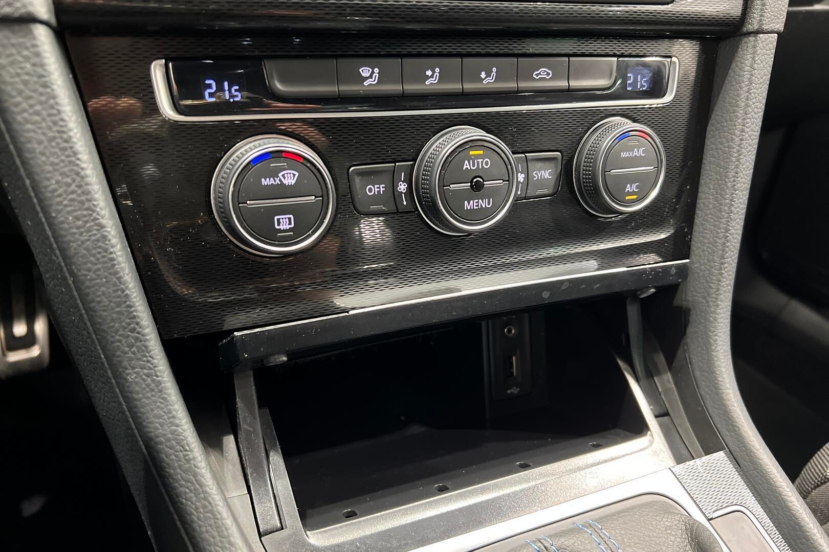 Volkswagen Golf iso kuva 20
