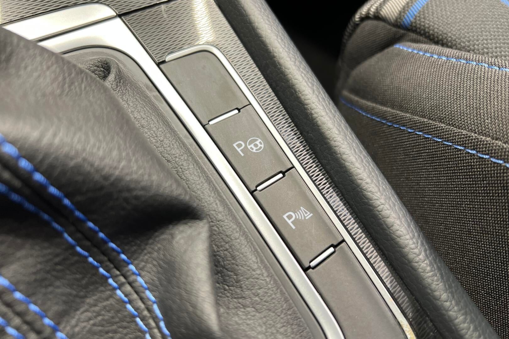 Volkswagen Golf iso kuva 23