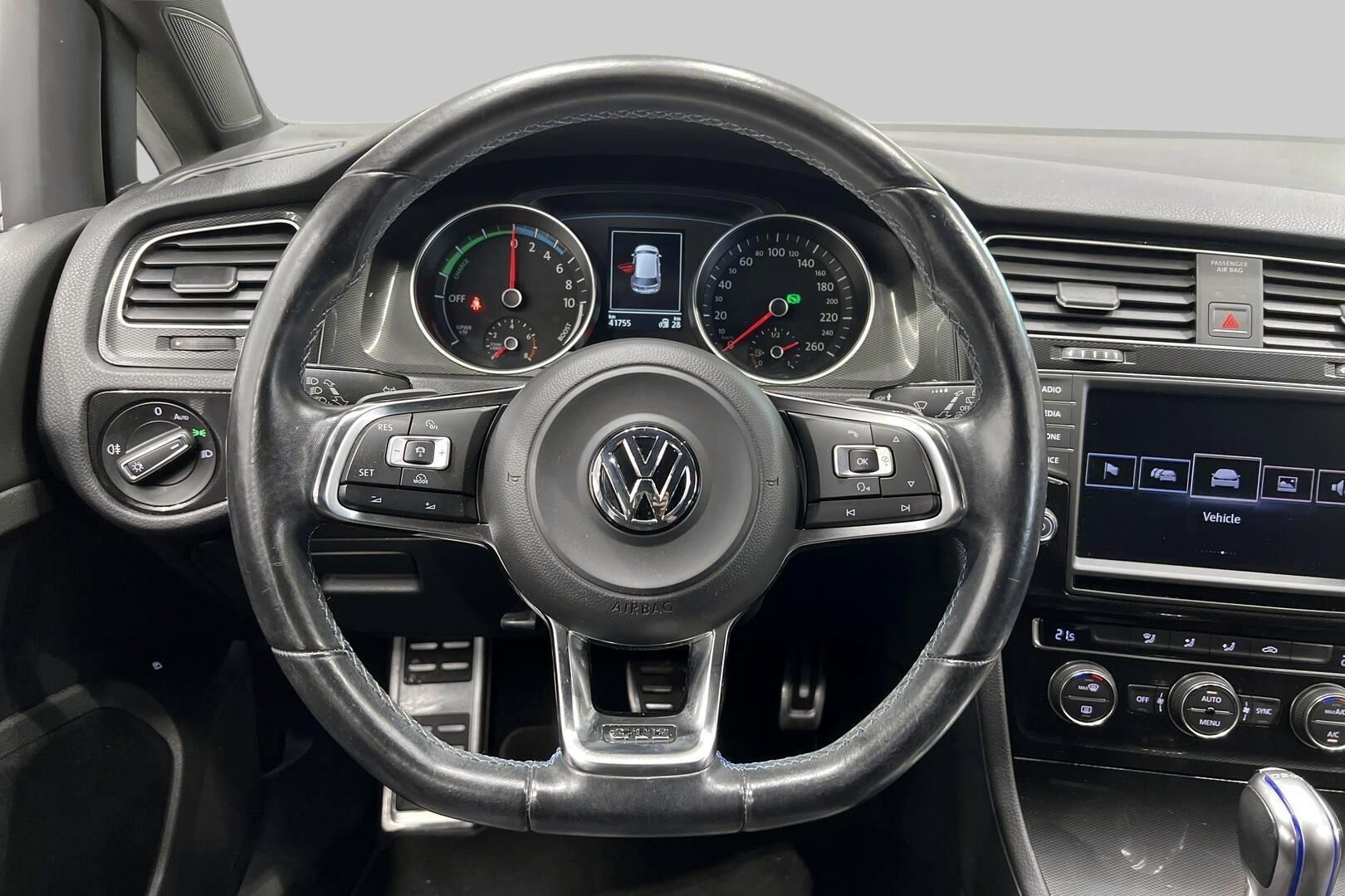 Volkswagen Golf iso kuva 31