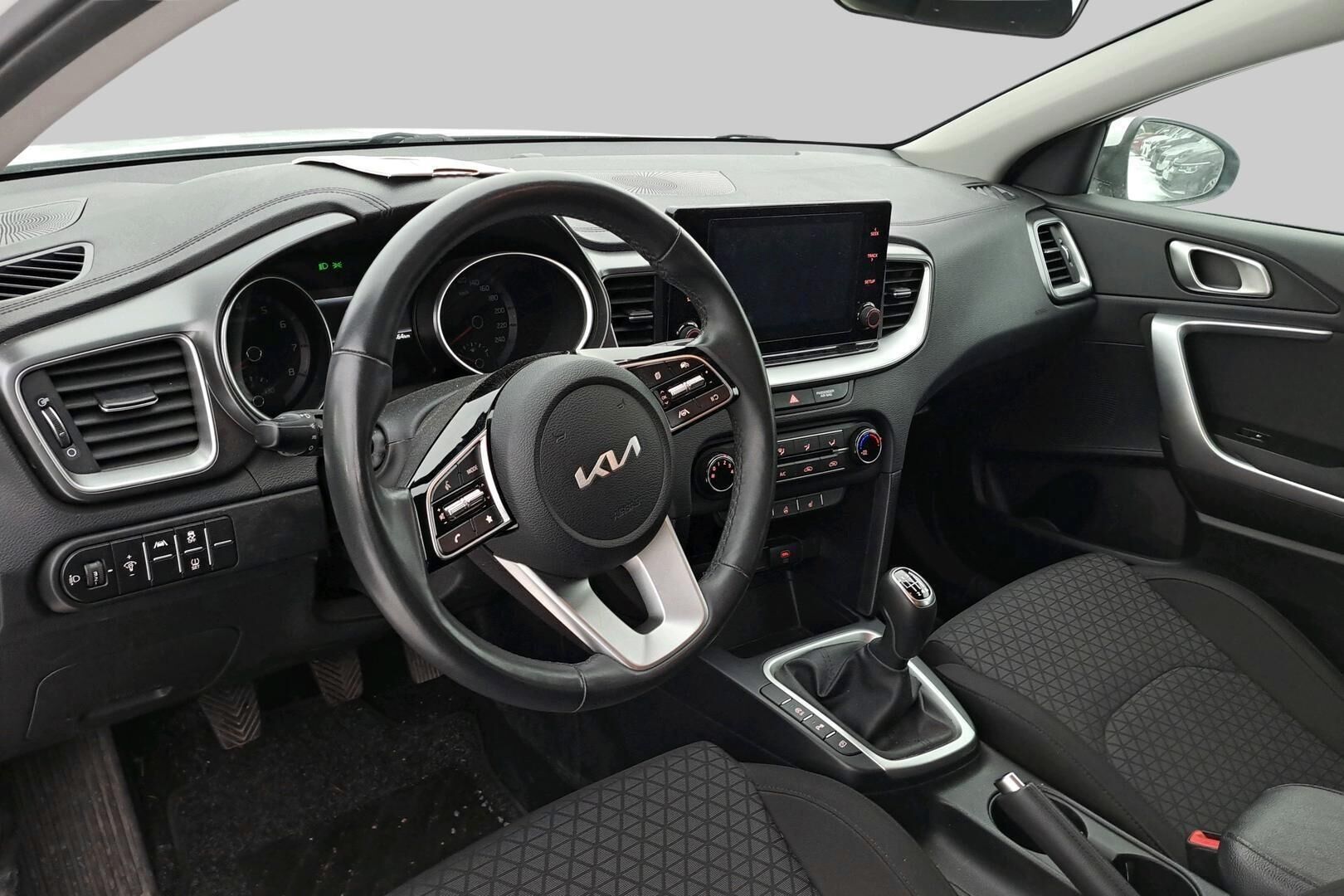 Kia Ceed iso kuva 1