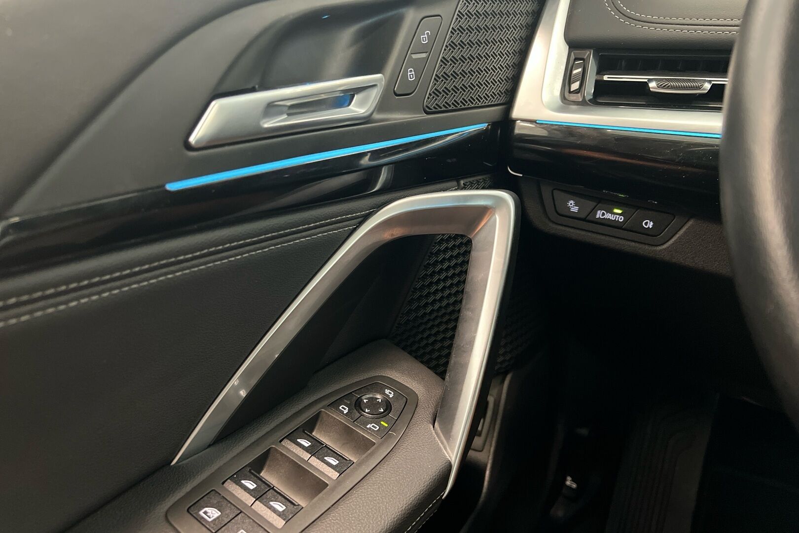 BMW X1 iso kuva 17