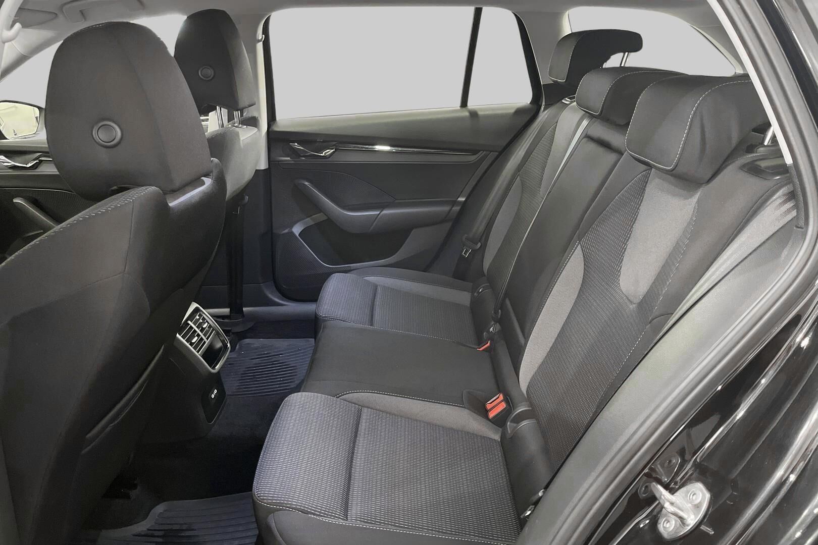 Skoda Octavia iso kuva 10