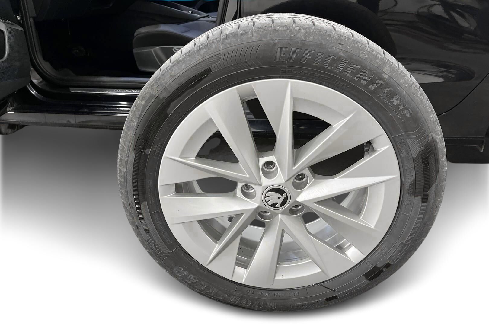 Skoda Octavia iso kuva 15