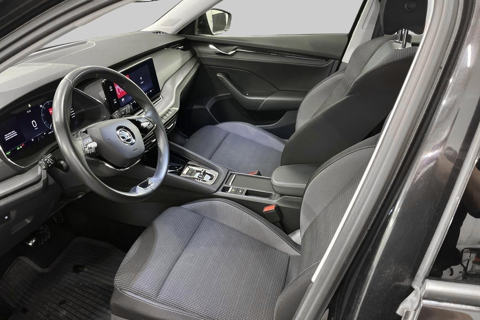 Skoda Octavia iso kuva 9