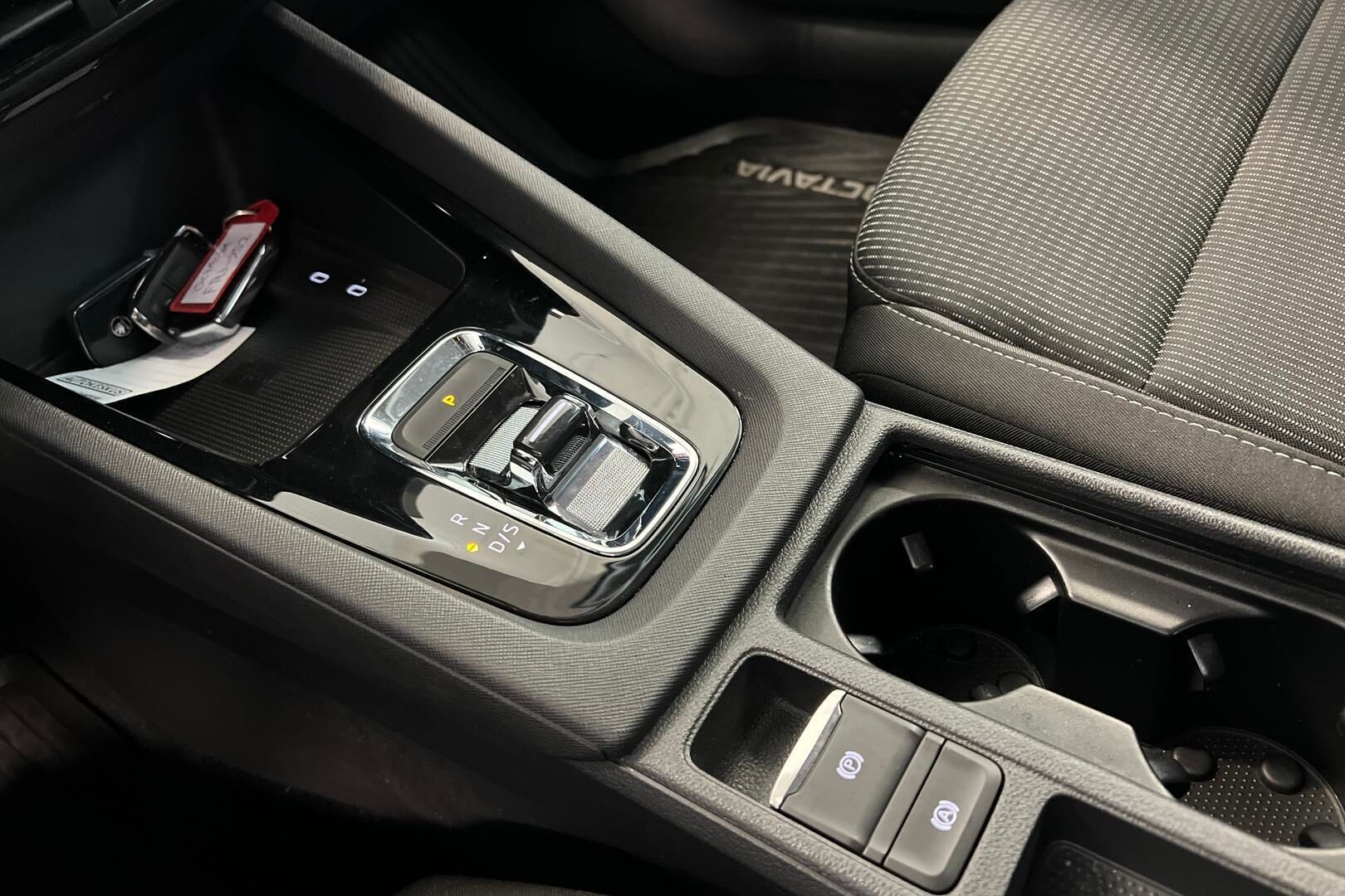 Skoda Octavia iso kuva 16