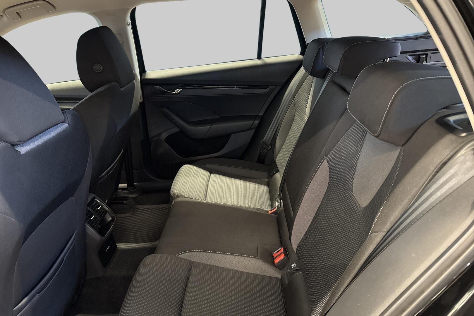 Skoda Octavia iso kuva 10