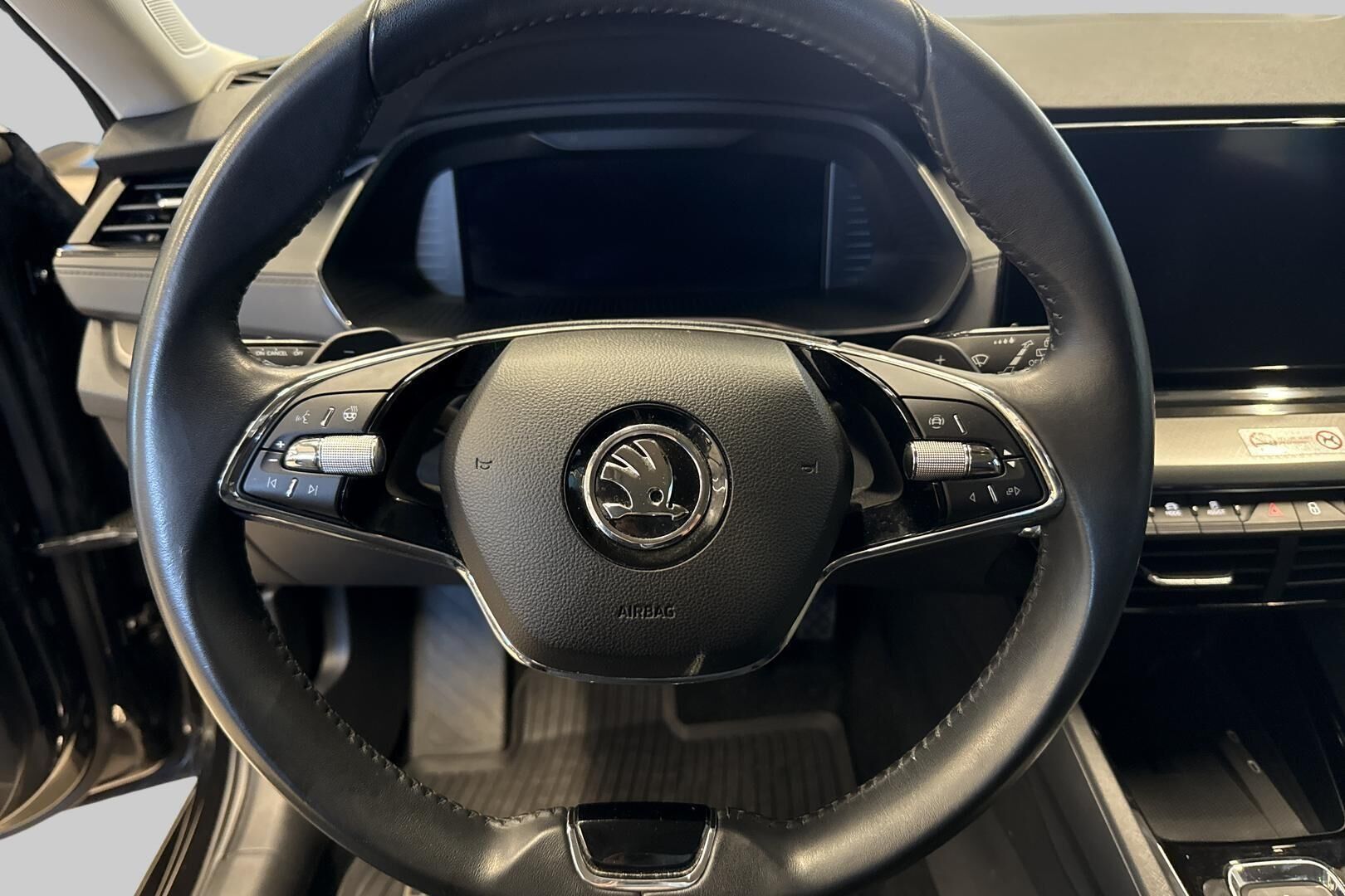 Skoda Octavia iso kuva 16