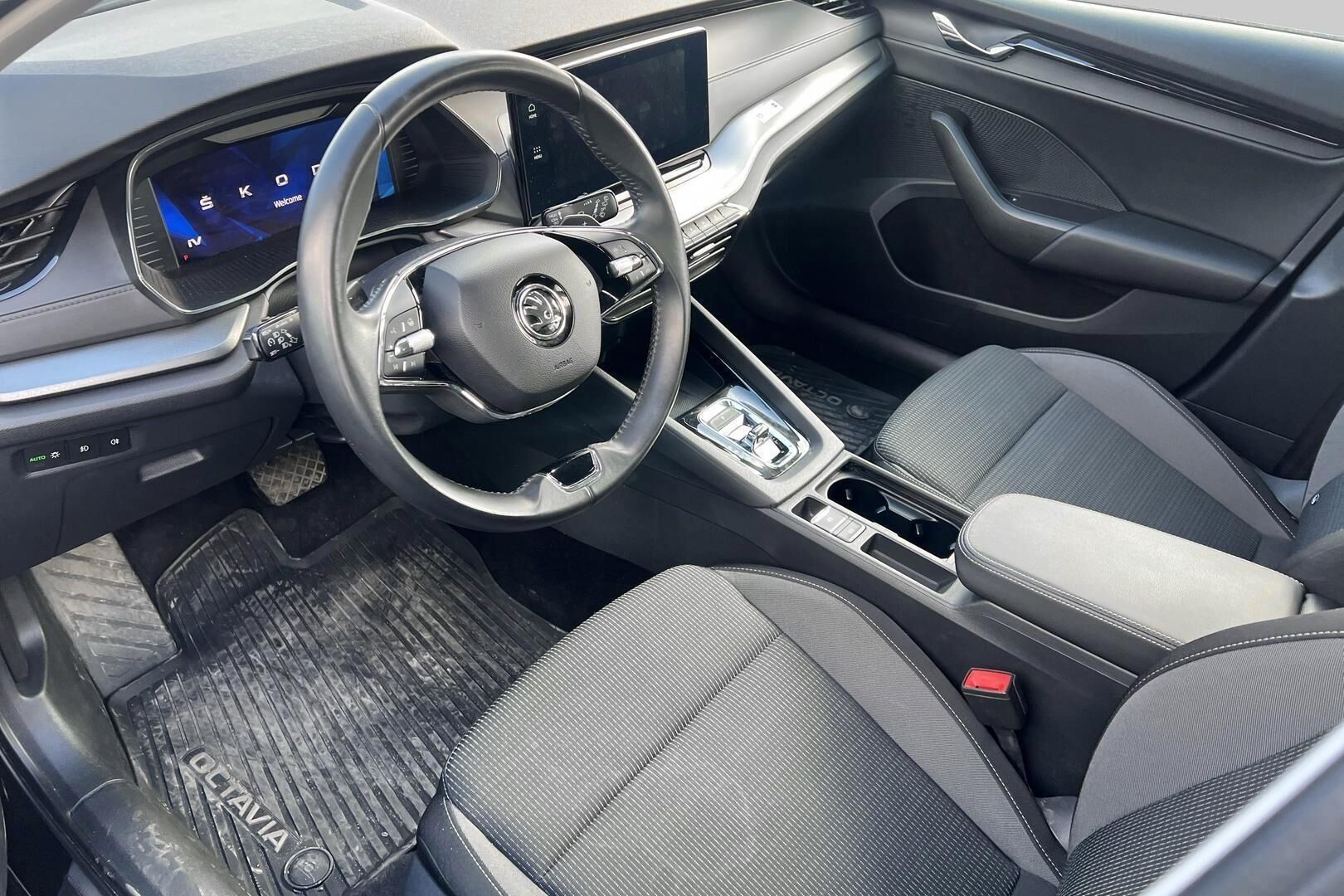 Skoda Octavia iso kuva 2