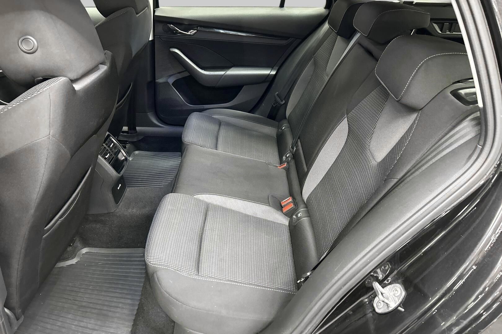 Skoda Octavia iso kuva 9