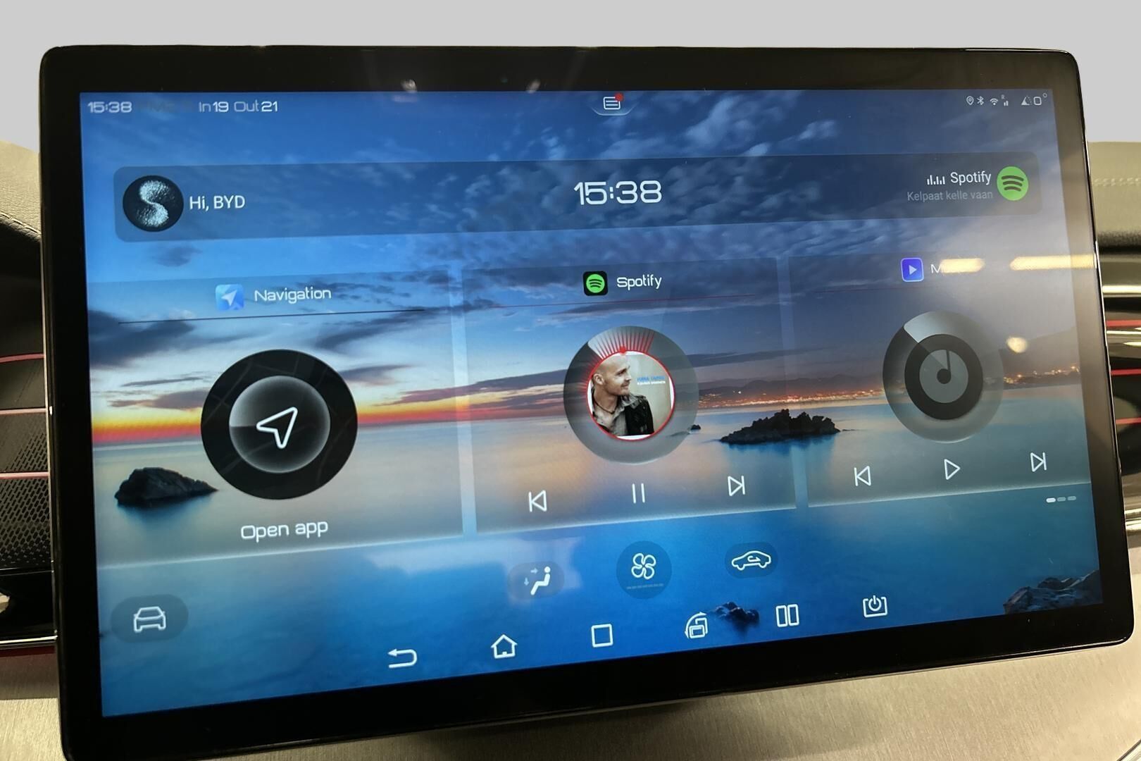 BYD Tang iso kuva 11