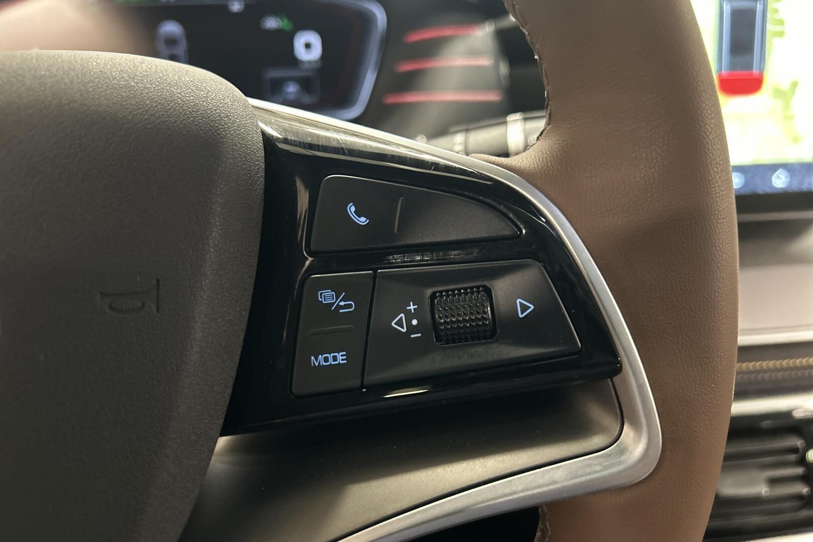 BYD Tang iso kuva 15