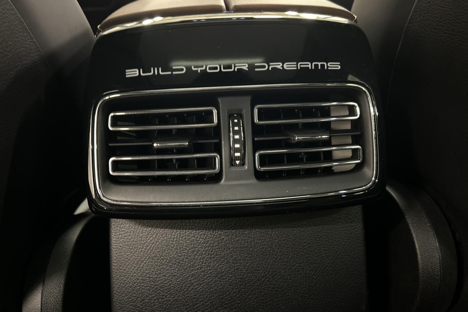 BYD Tang iso kuva 19