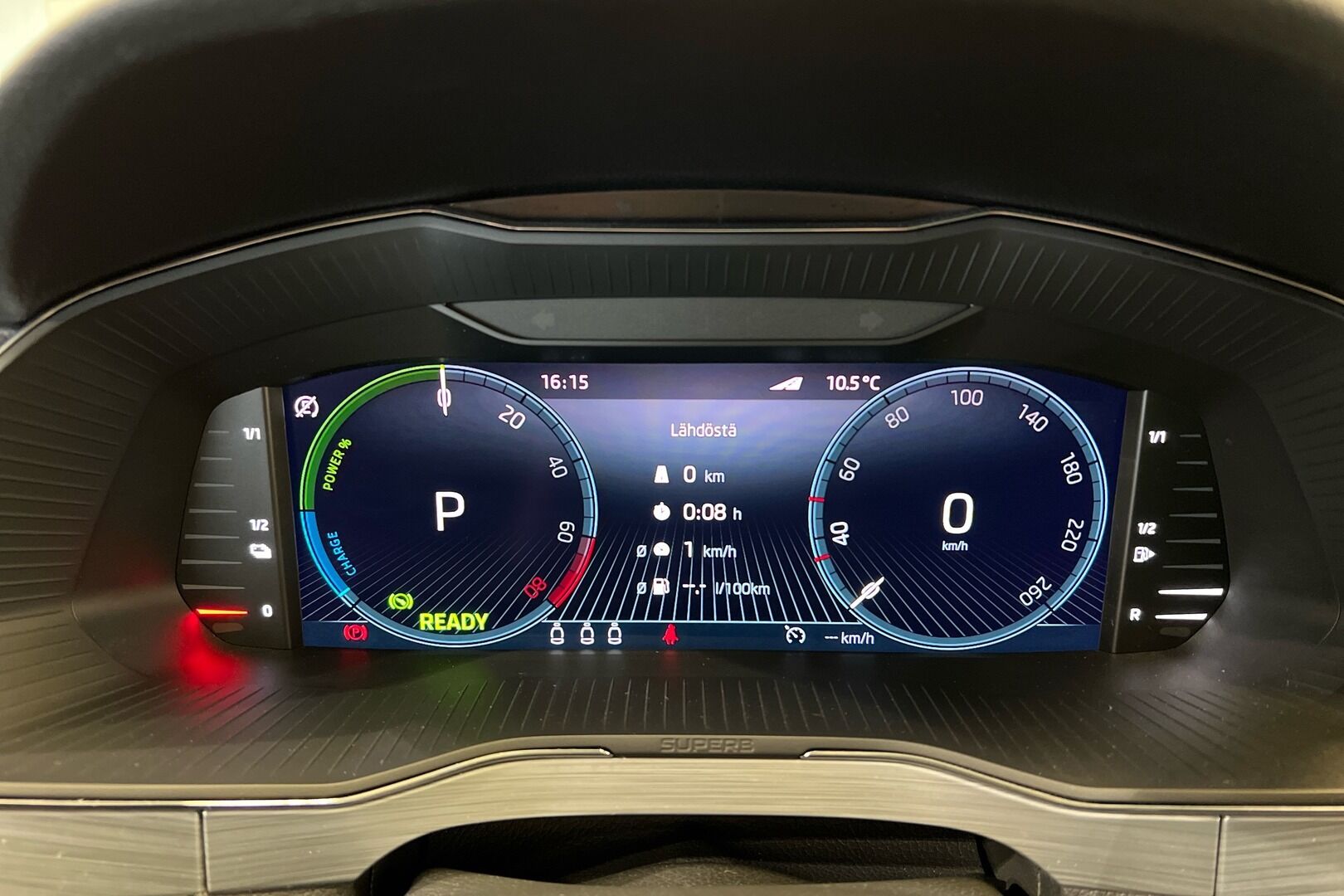 Skoda Superb iso kuva 11