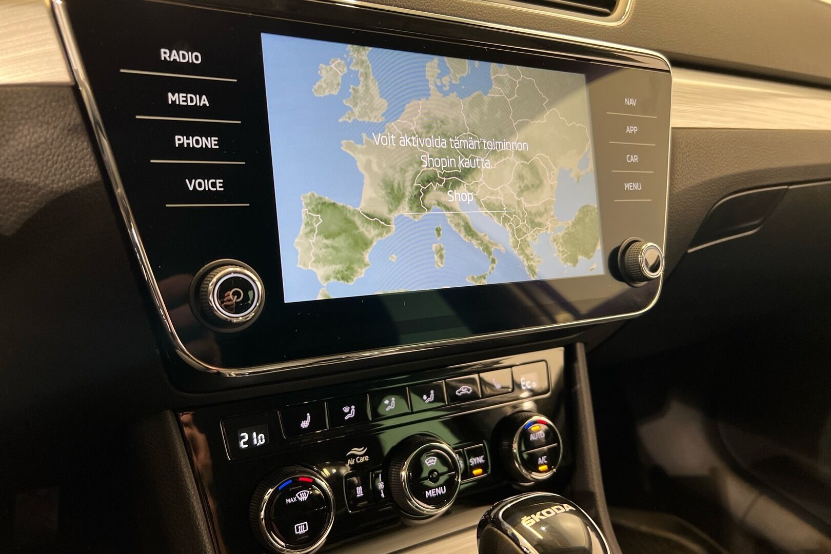Skoda Superb iso kuva 12