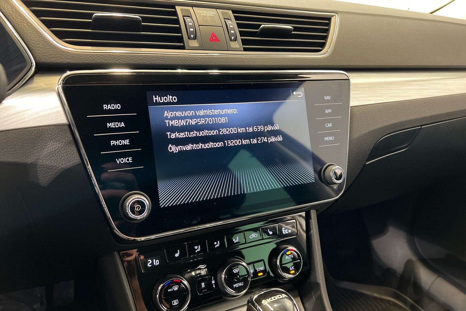 Skoda Superb iso kuva 15