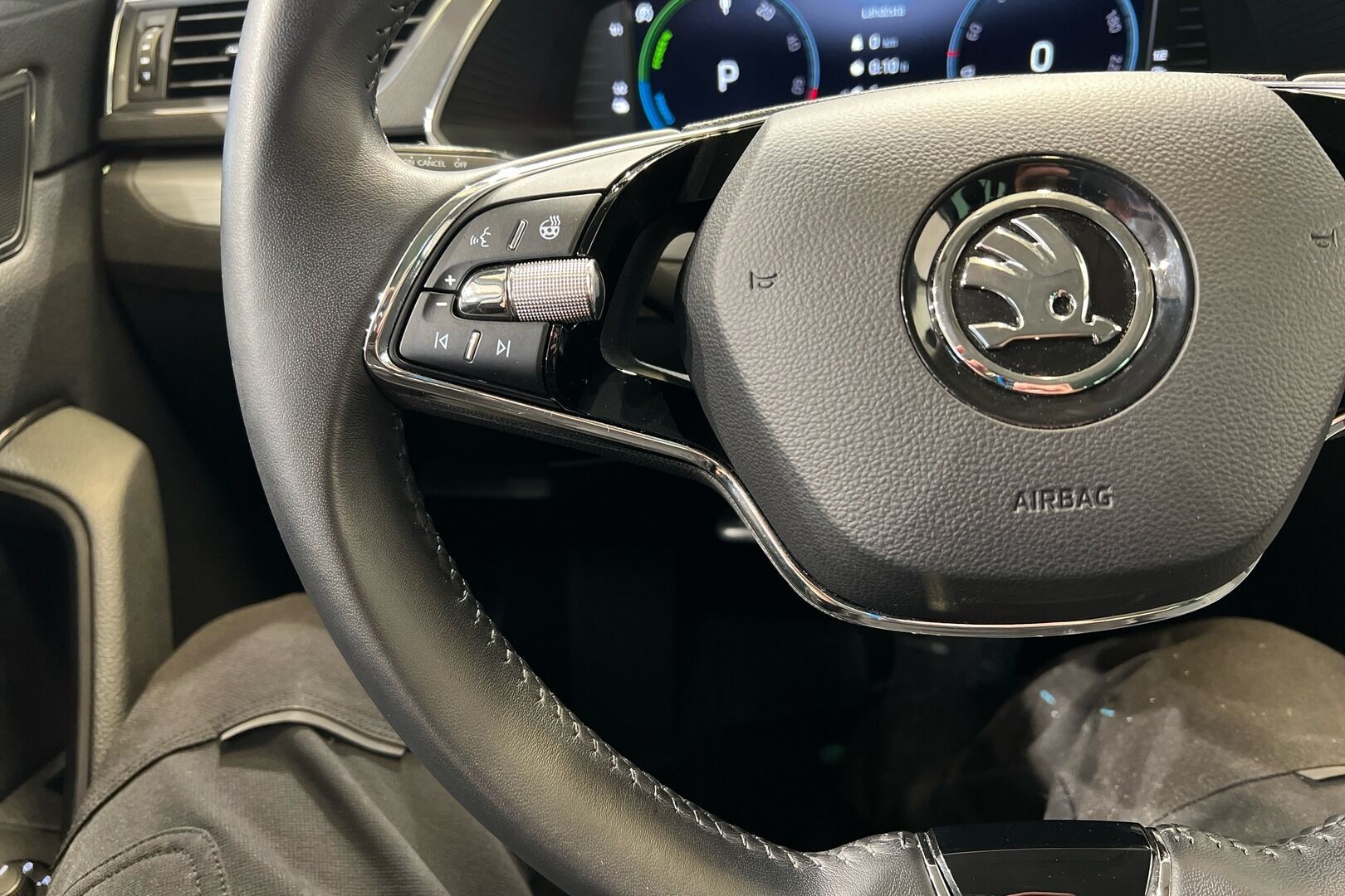 Skoda Superb iso kuva 17