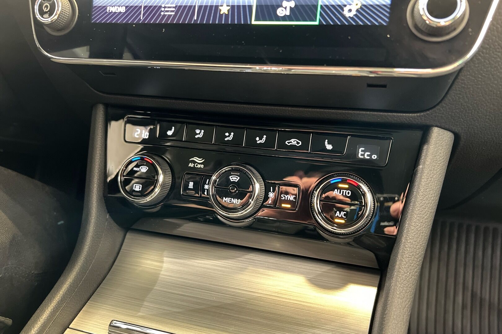 Skoda Superb iso kuva 18