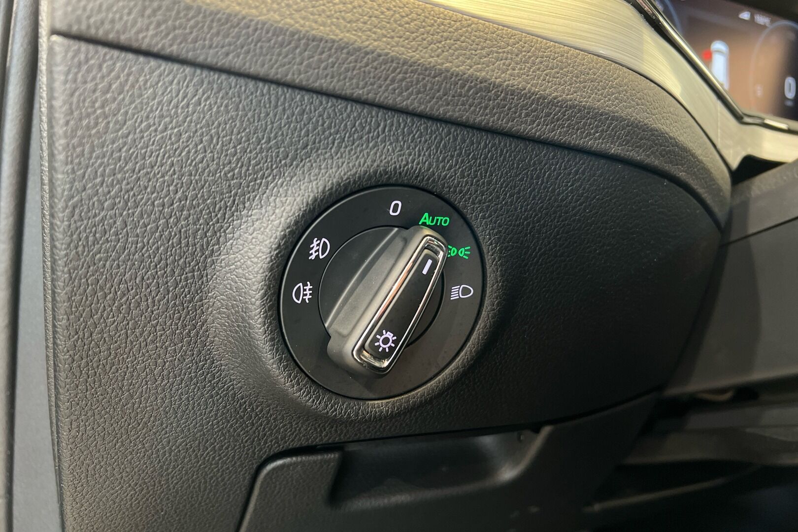 Skoda Superb iso kuva 19