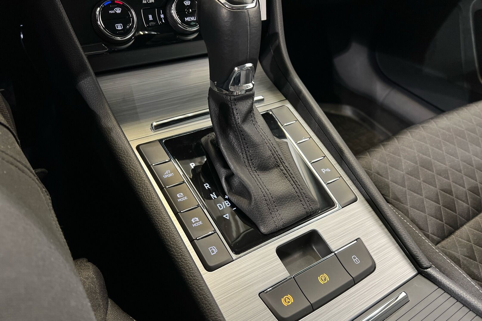 Skoda Superb iso kuva 20