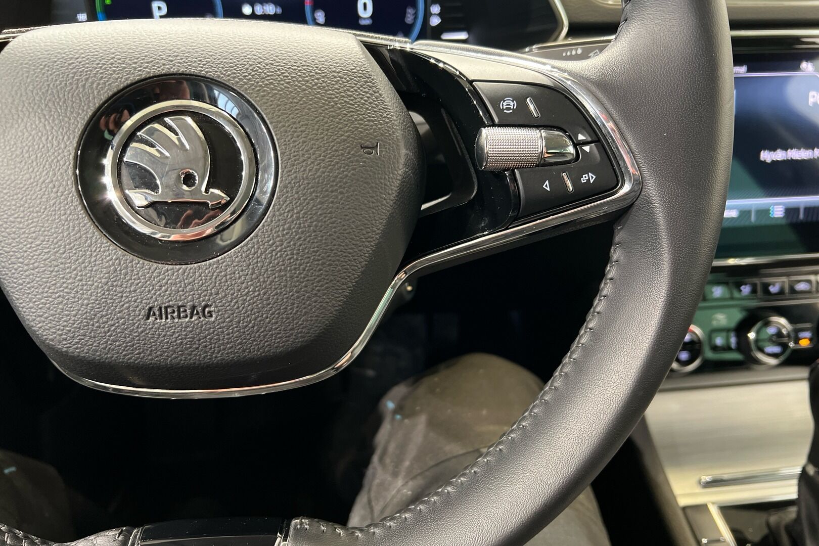Skoda Superb iso kuva 21