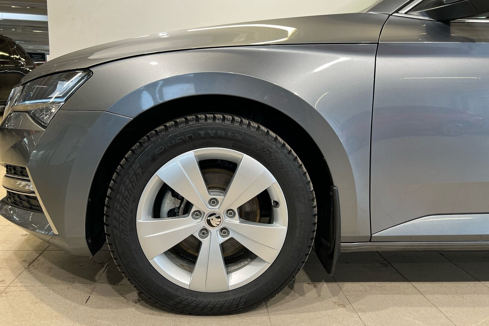 Skoda Superb iso kuva 8