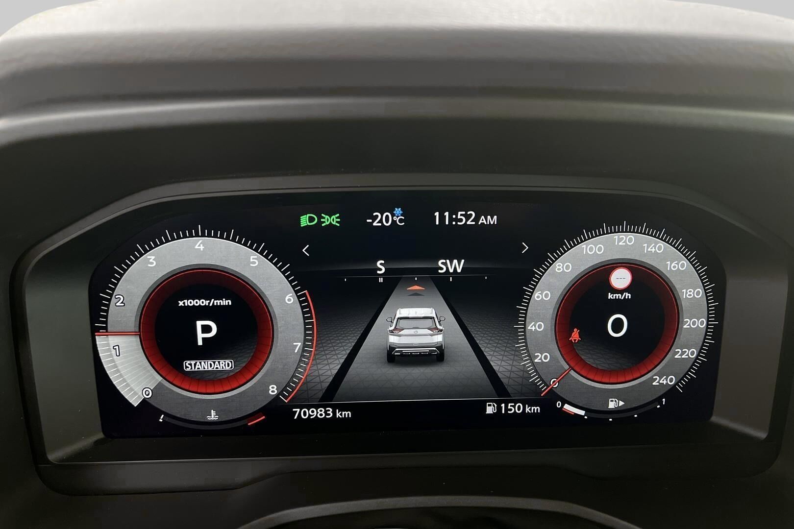 Nissan X-Trail iso kuva 13