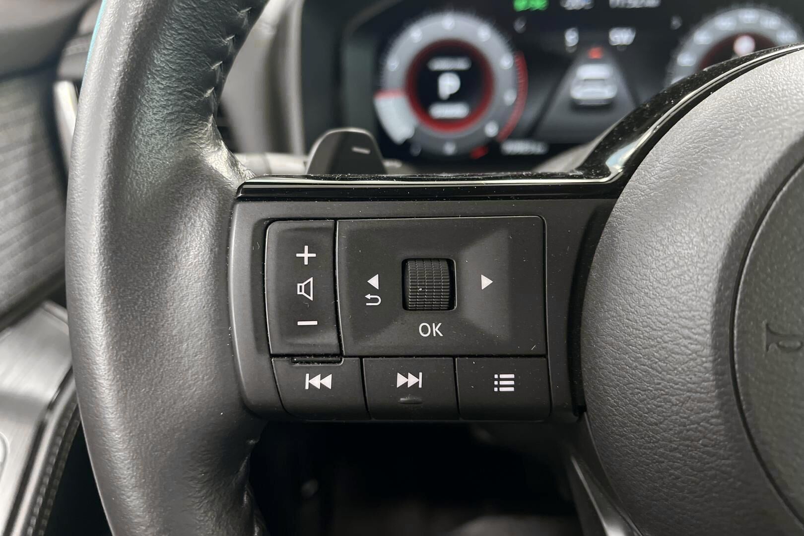 Nissan X-Trail iso kuva 16