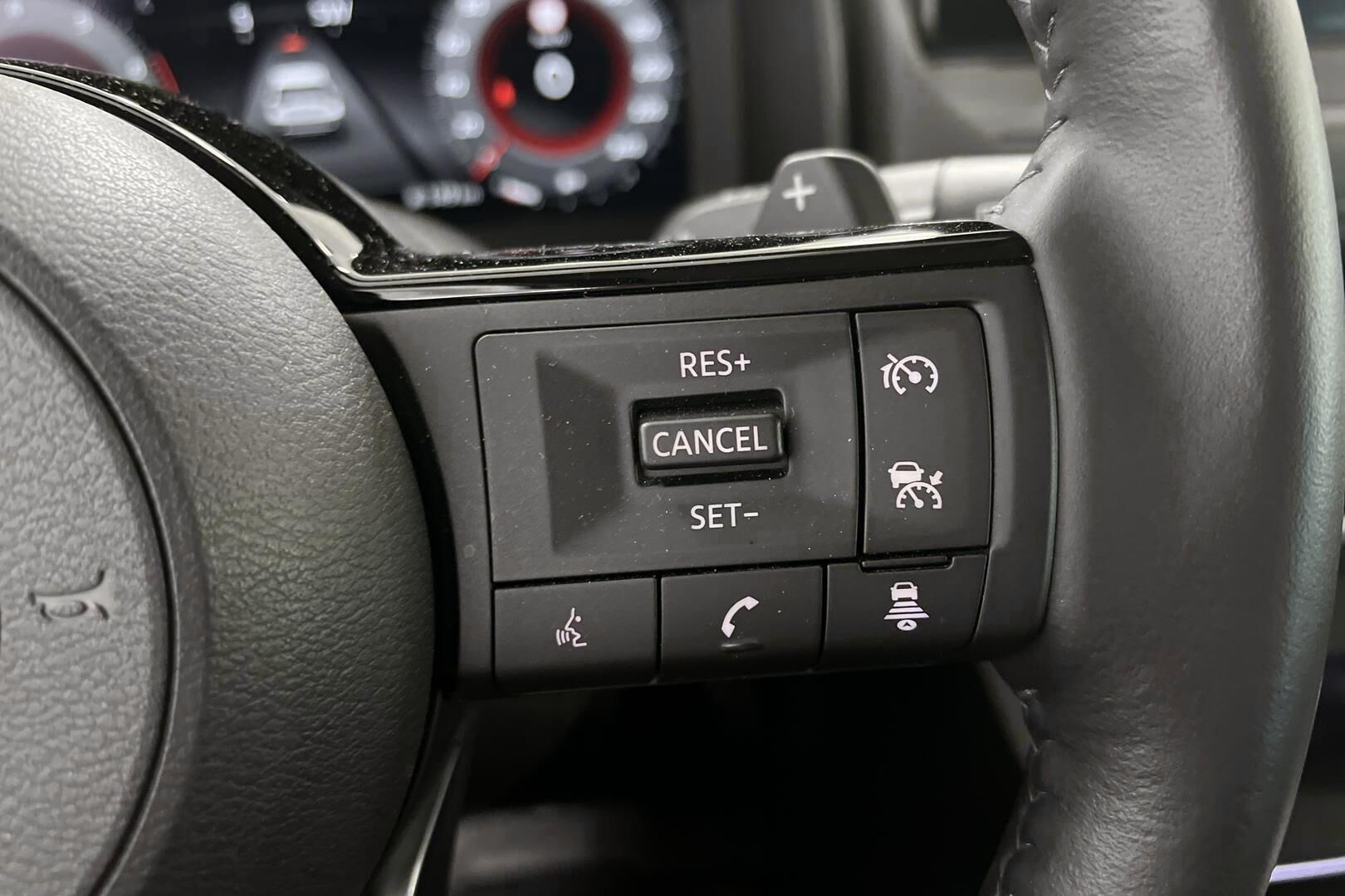 Nissan X-Trail iso kuva 17