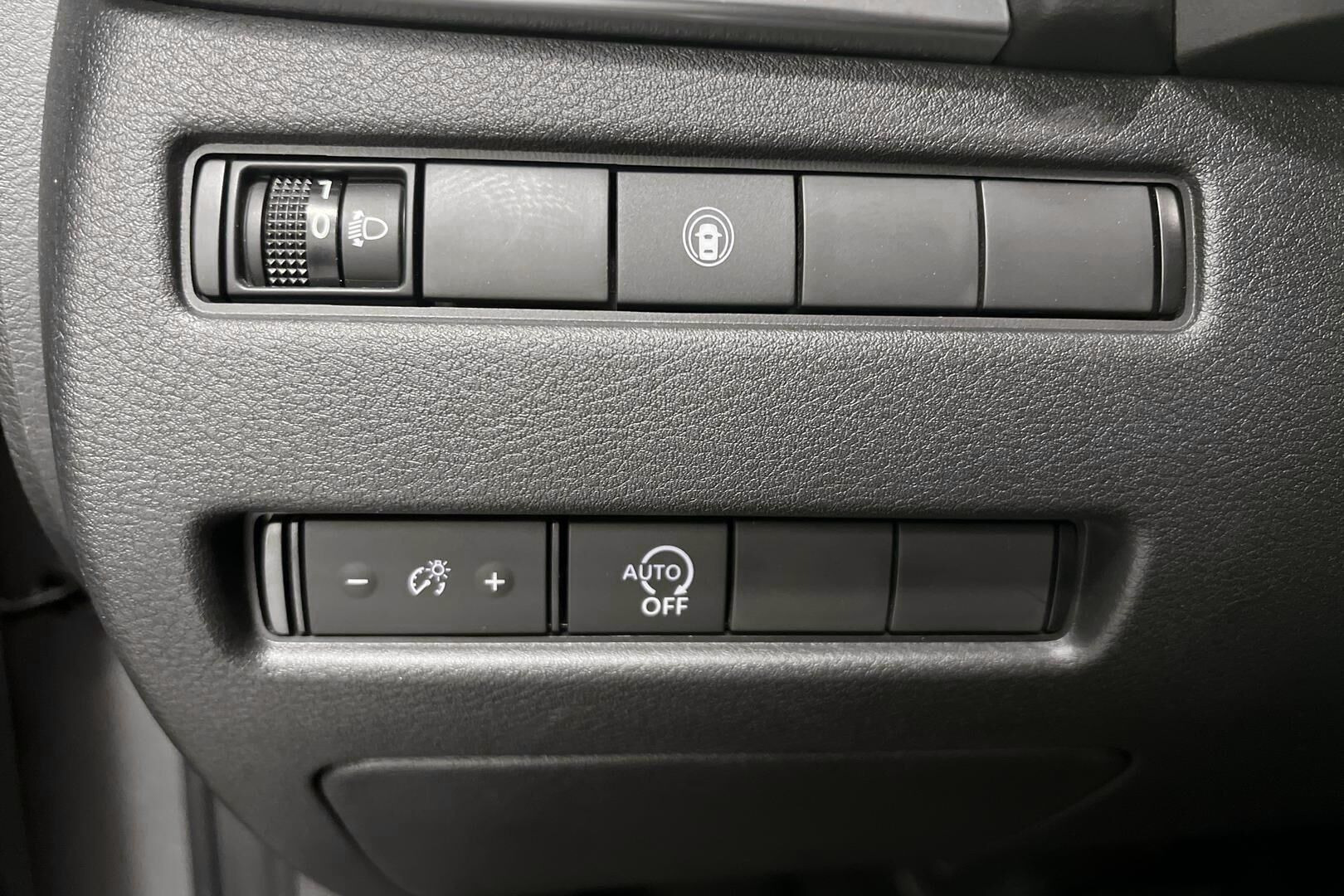 Nissan X-Trail iso kuva 18