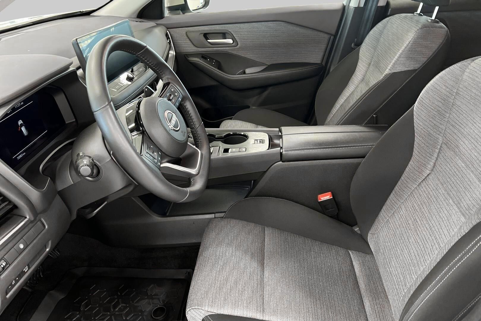 Nissan X-Trail iso kuva 8