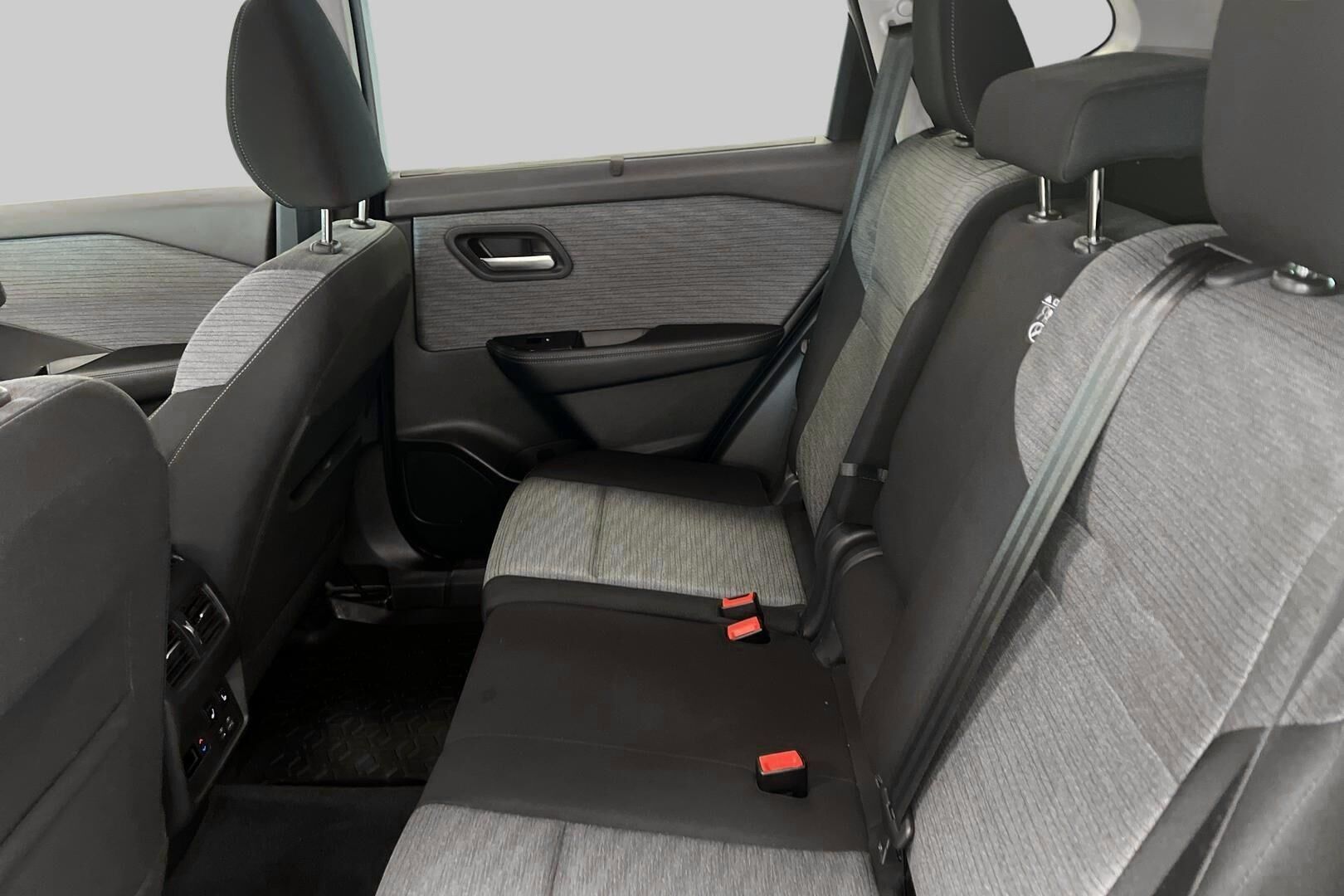 Nissan X-Trail iso kuva 9