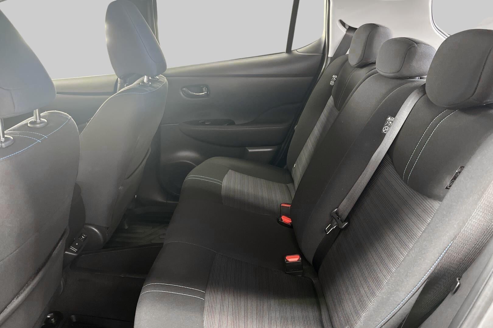 Nissan Leaf iso kuva 9