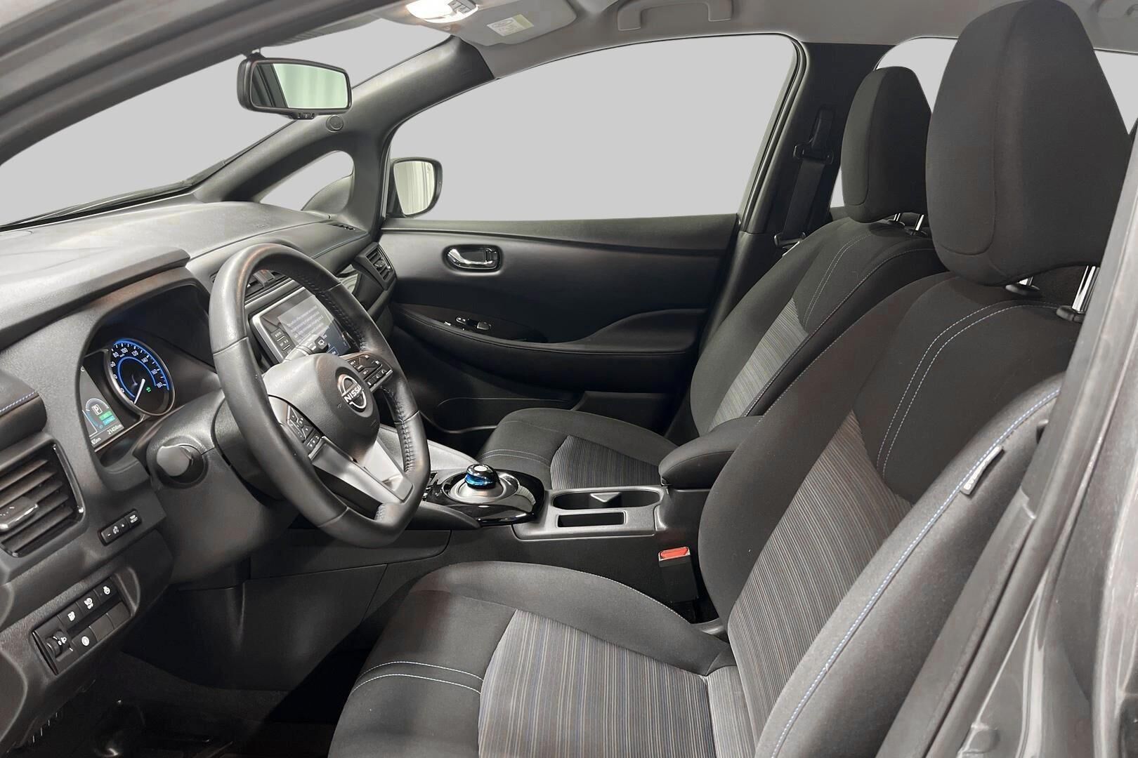 Nissan Leaf iso kuva 9