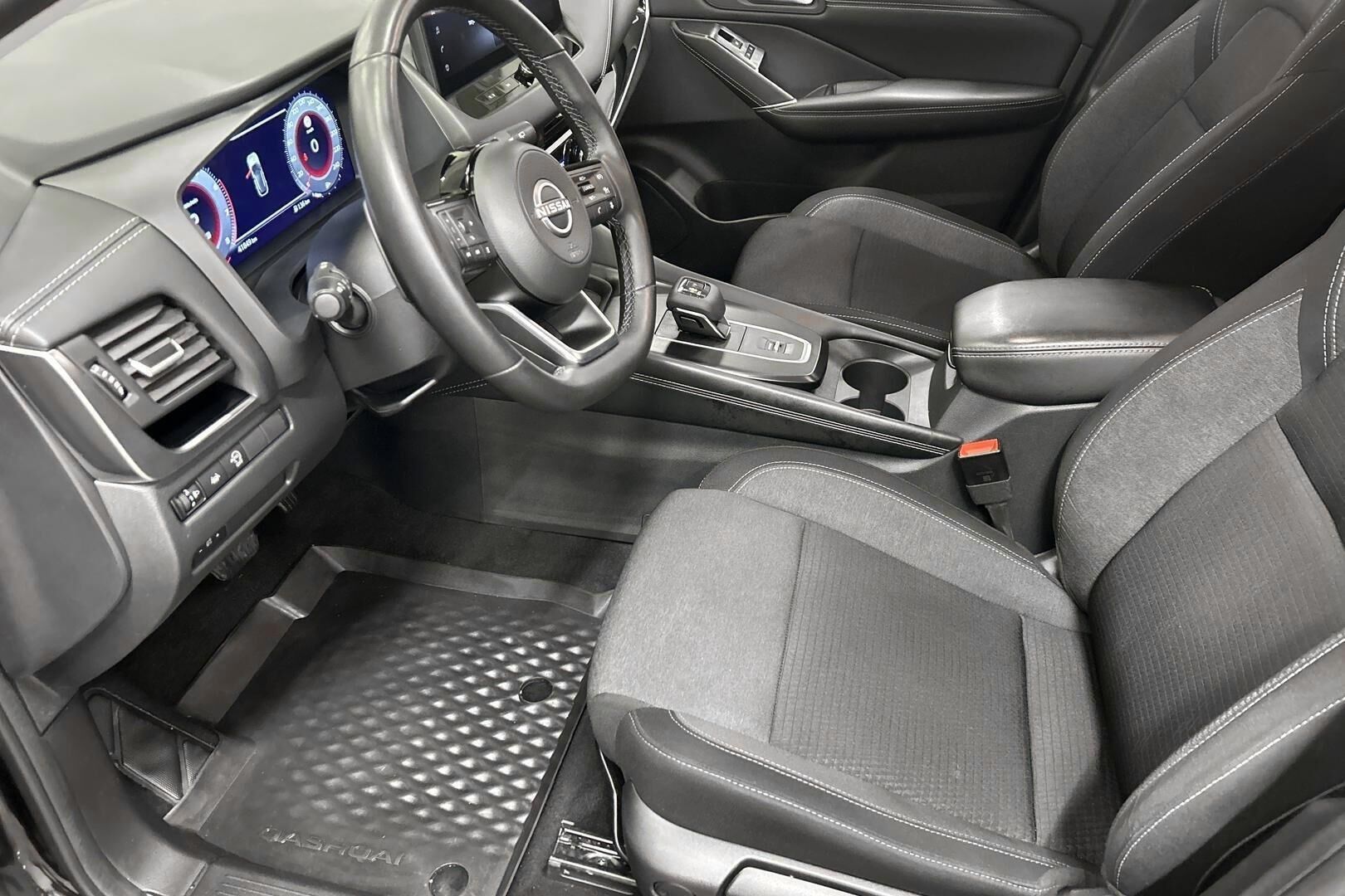 Nissan Qashqai iso kuva 8