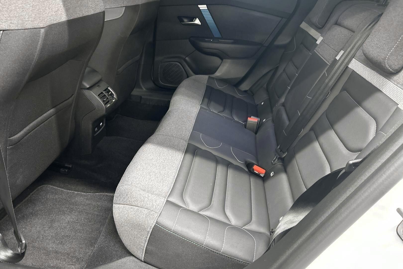 Citroen C4 iso kuva 8