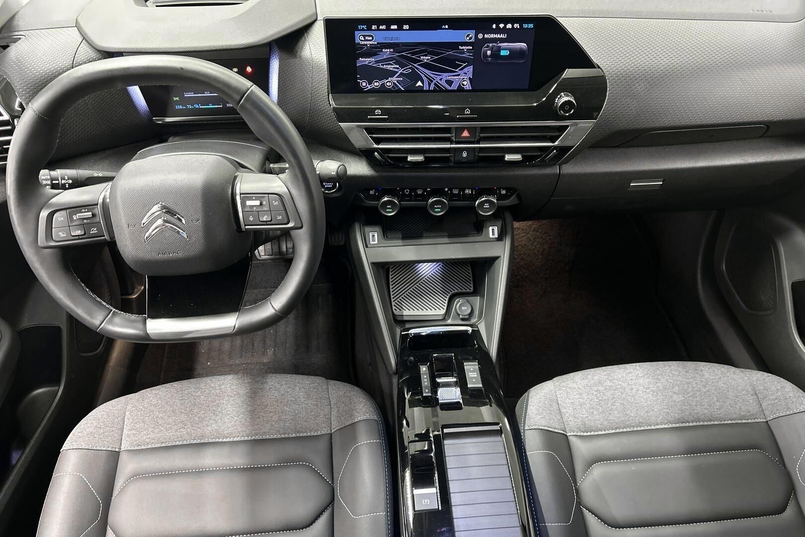 Citroen C4 iso kuva 9