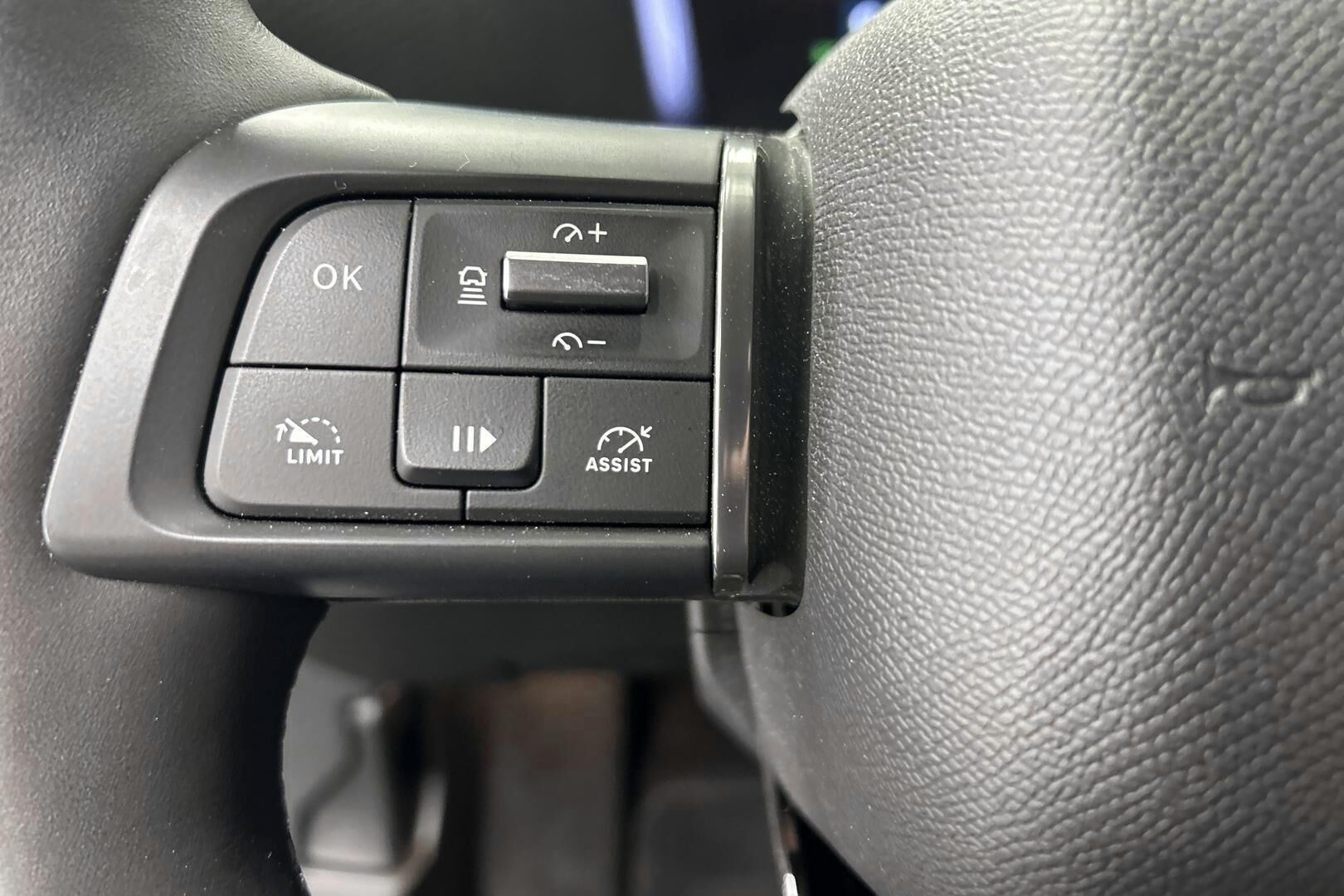 Citroen C4 iso kuva 13