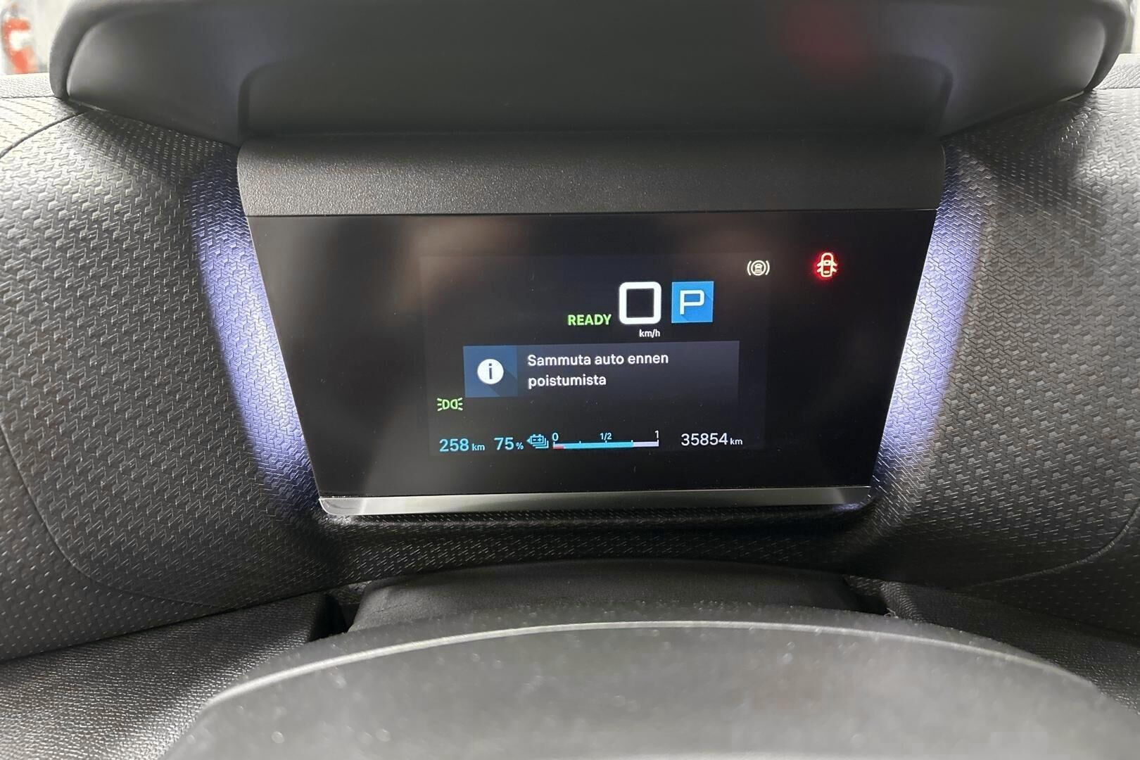 Citroen C4 iso kuva 15