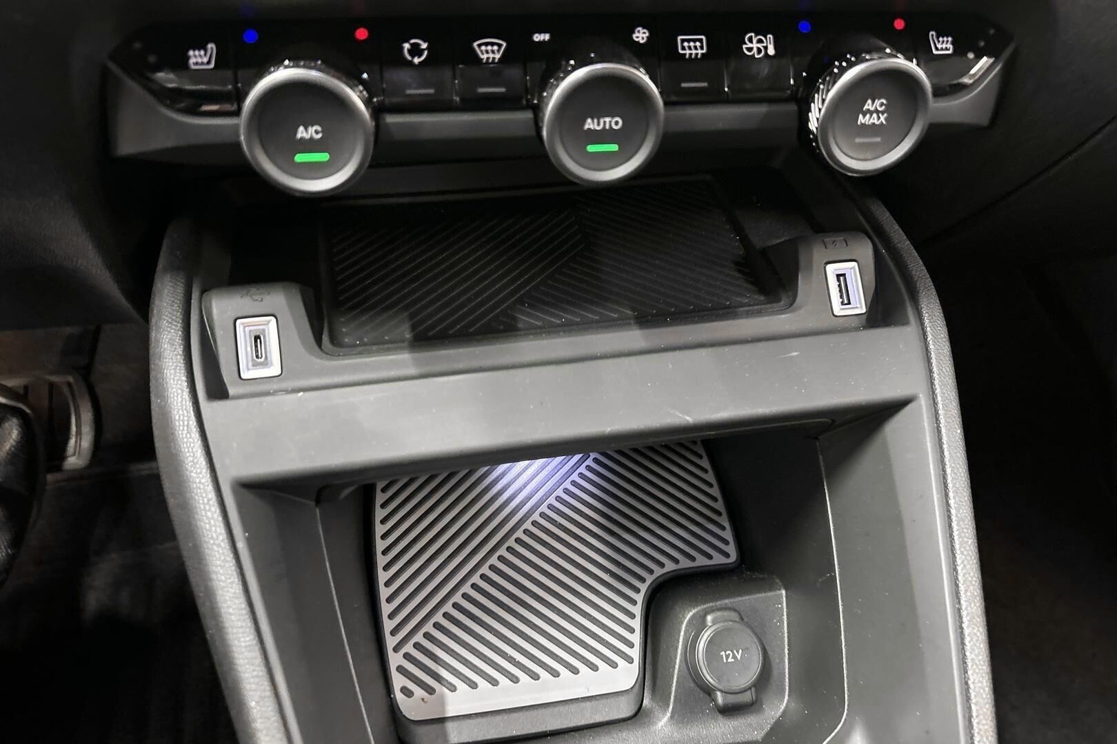 Citroen C4 iso kuva 24